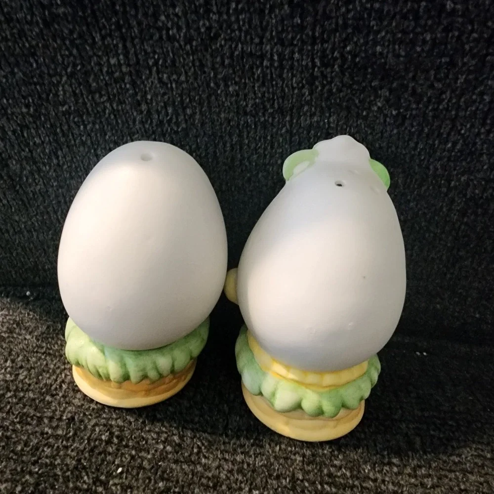 Vintage  EGG Salt Pepper Shakers Anthropomorphic Mr Mrs Humpty Dumpty